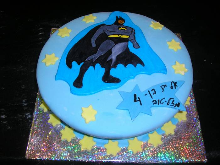 עוגת יום הולדת באטמן לבנים